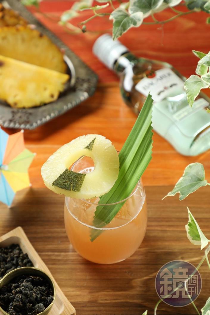 「Refreshing & Tropical」巧借成人感的茶香，讓南洋果香不致淪為鳳梨果汁。（Closet Restaurant & Bar，1,000元／4杯份）