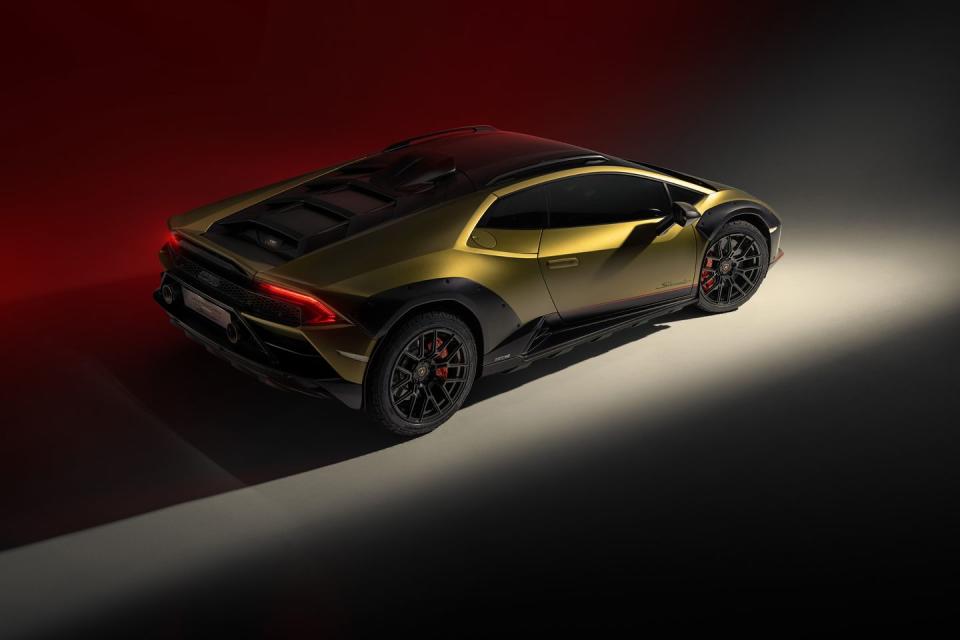 <p>2023 Lamborghini Huracán Sterrato</p>