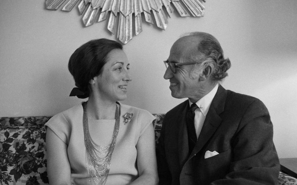 Françoise Gilot with Dr Jonas Salk, developer of the polio vaccine - Bettmann