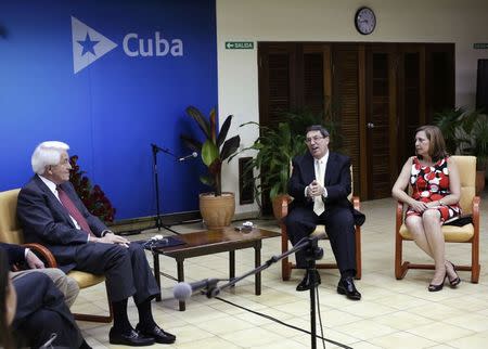 U.S. Chamber of Commerce President and Chief Executive Officer Thomas Donohue (L), Cuba's Foreign Minister Bruno Rodriguez (C) and Cuba's Director of U.S. Affairs at the Ministry of Foreign Affairs Josefina Vidal attend a meeting in Havana May 27, 2014. REUTERS/Enrique De La Osa