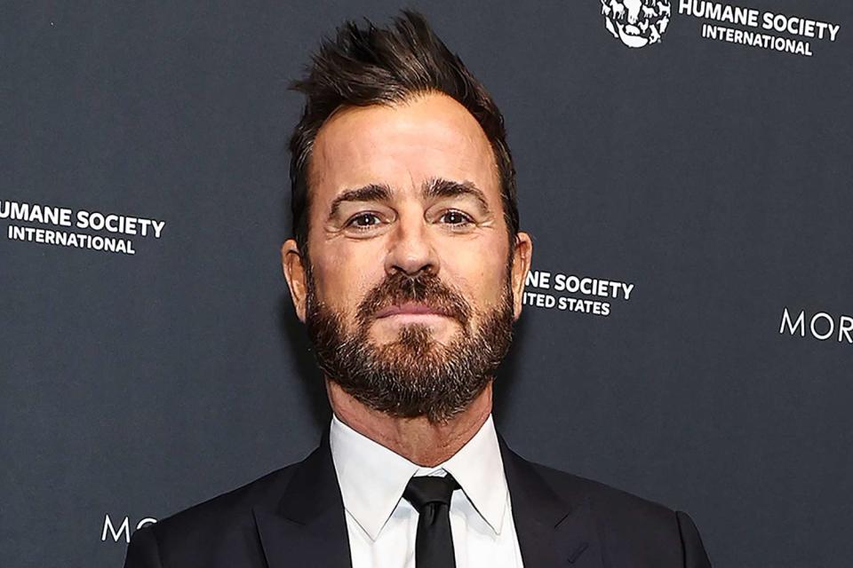 <p>Jamie McCarthy/Getty</p> Justin Theroux attends the Humane Society