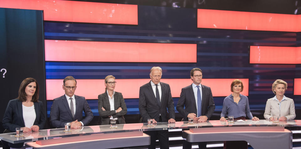 Die ZDF-Talkrunde (von links): Katja Suding (FDP), Heiko Maas (SPD), Alice Weidel (AfD), Jürgen Trittin (Grüne), Andreas Scheuer (CSU), Katja Kipping (Linke) und Ursula von der Leyen (CDU) (Bild: dpa)