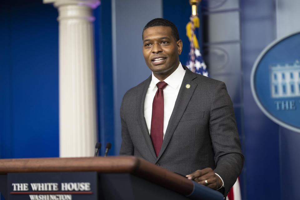 Michael Regan, administrador de la Agencia de Protección Ambiental, durante una conferencia de prensa en la Casa Blanca, en Washington, el 11 de mayo de 2021. (Doug Mills/The New York Times)