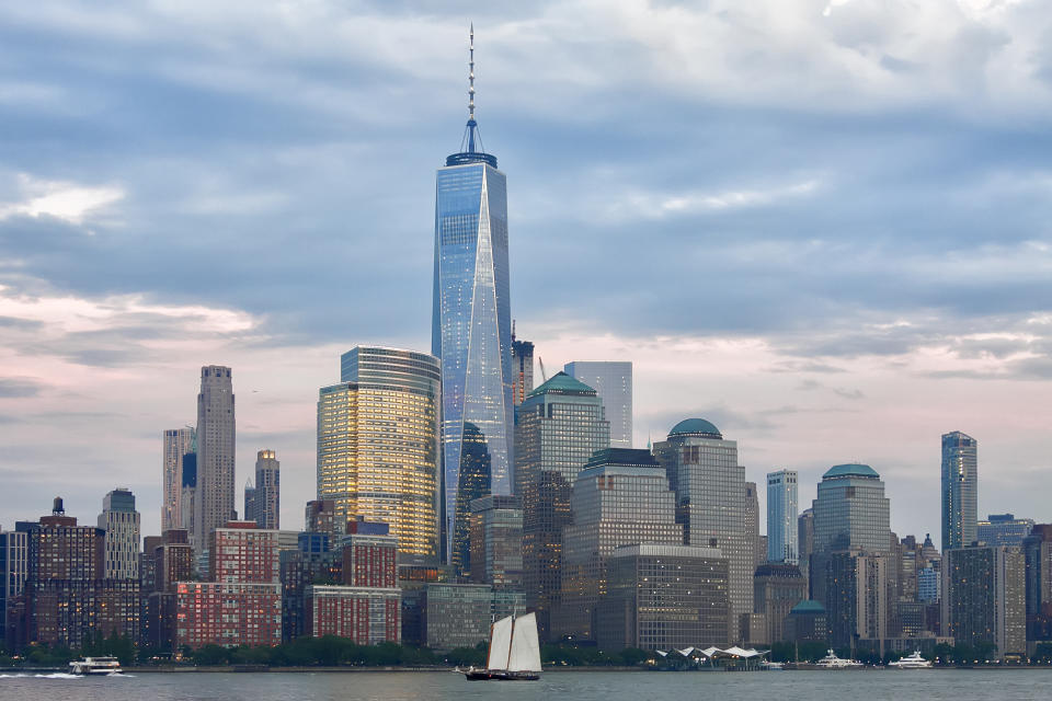 Enfin une tour américaine, la seule de ce top 10. Cette construction, qui s'impose comme le plus haut building de New York depuis 2013, remplace les tours jumelles du World Trade Center. L'édifice culmine à <strong>541 mètres</strong> de hauteur.