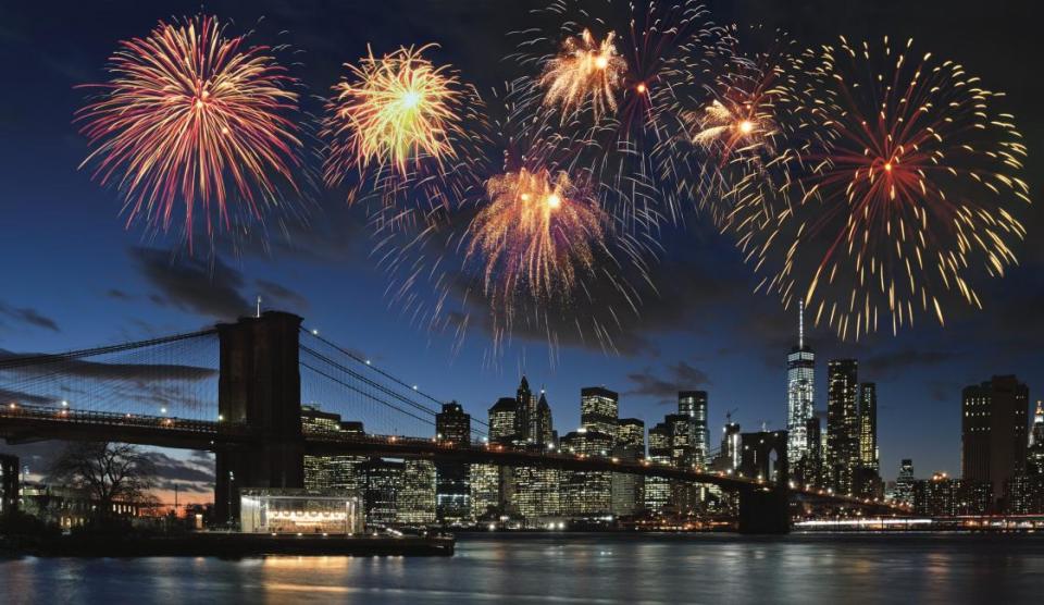 [2024 New York New Year's Eve] Dinner Buffet Cruise: Brooklyn Bridge & Statue of Liberty. (Photo: KKday SG)