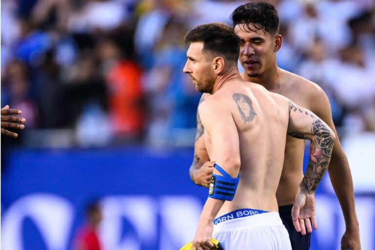 El momento en que Messi intercambió su camiseta de la selección argentina con el joven Kendry Páez