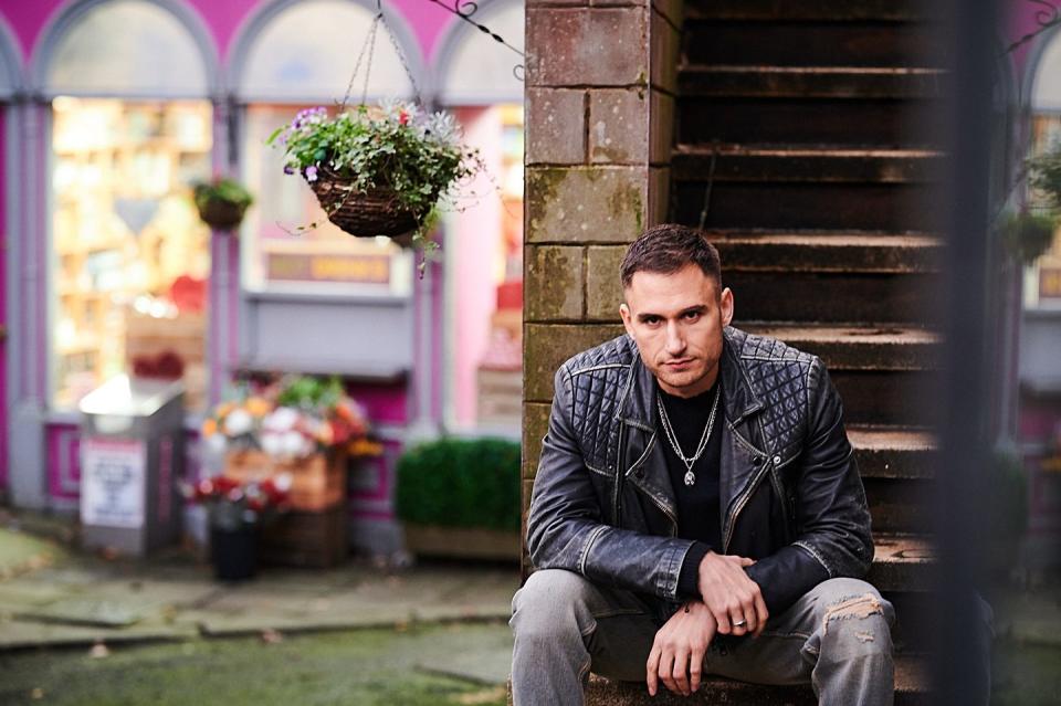 charlie clapham as freddie roscoe, returns to hollyoaks