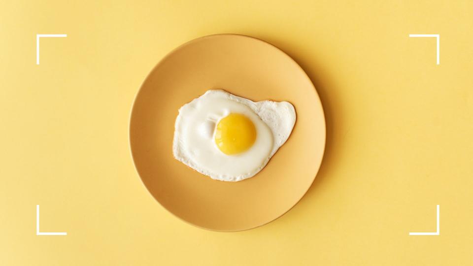  Fried egg on plate, representing the best high-protein low-calorie foods to eat 