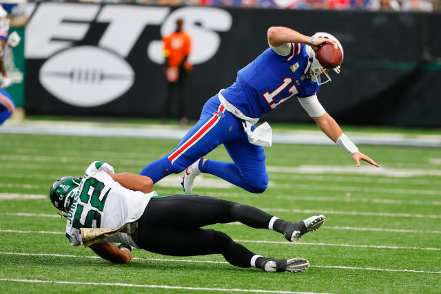 New York Jets' Jermaine Johnson (52) tackles Buffalo Bills