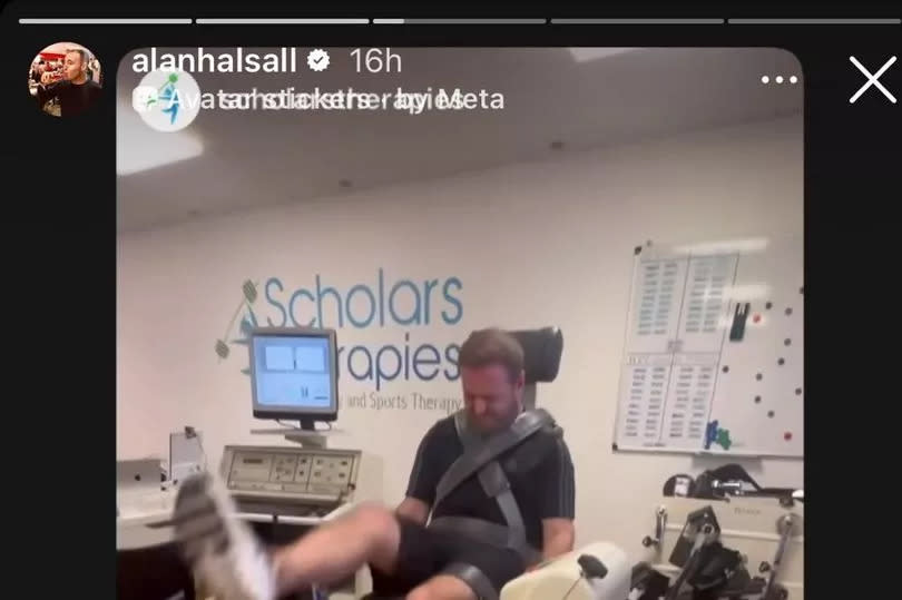 Alan was seen in one of his recent rehab sessions -Credit:Alan Halsall Instagram
