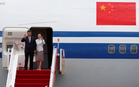 Chinese President Xi Jinping and his wife Peng Liyuan arrive at the airport in Hong Kong, China, ahead of celebrations marking the city's handover from British to Chinese rule, June 29, 2017. REUTERS/Bobby Yip