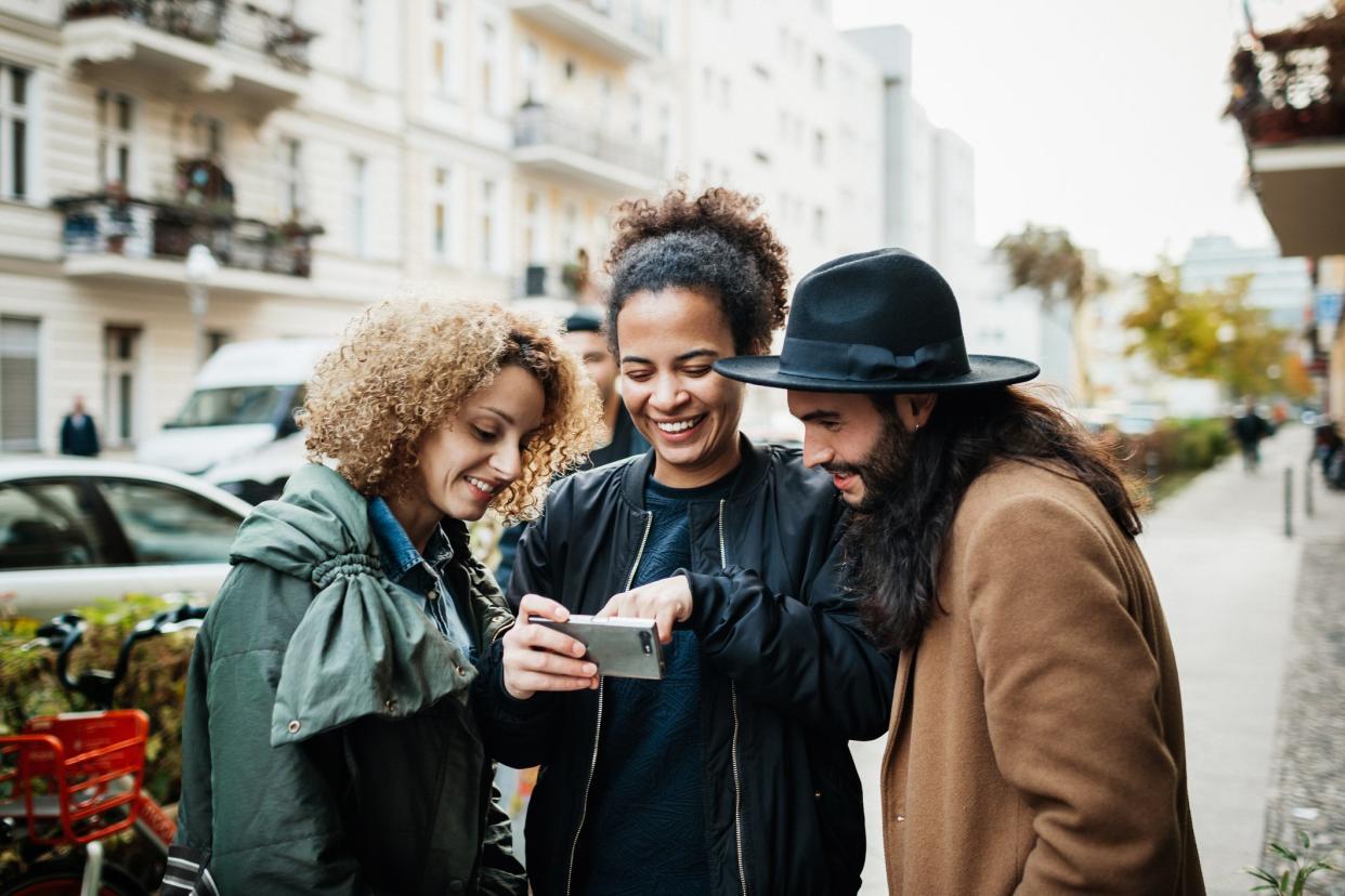 Millennials in Deutschland haben im Median 2200 Euro auf dem Girokonto. - Copyright: Getty Images