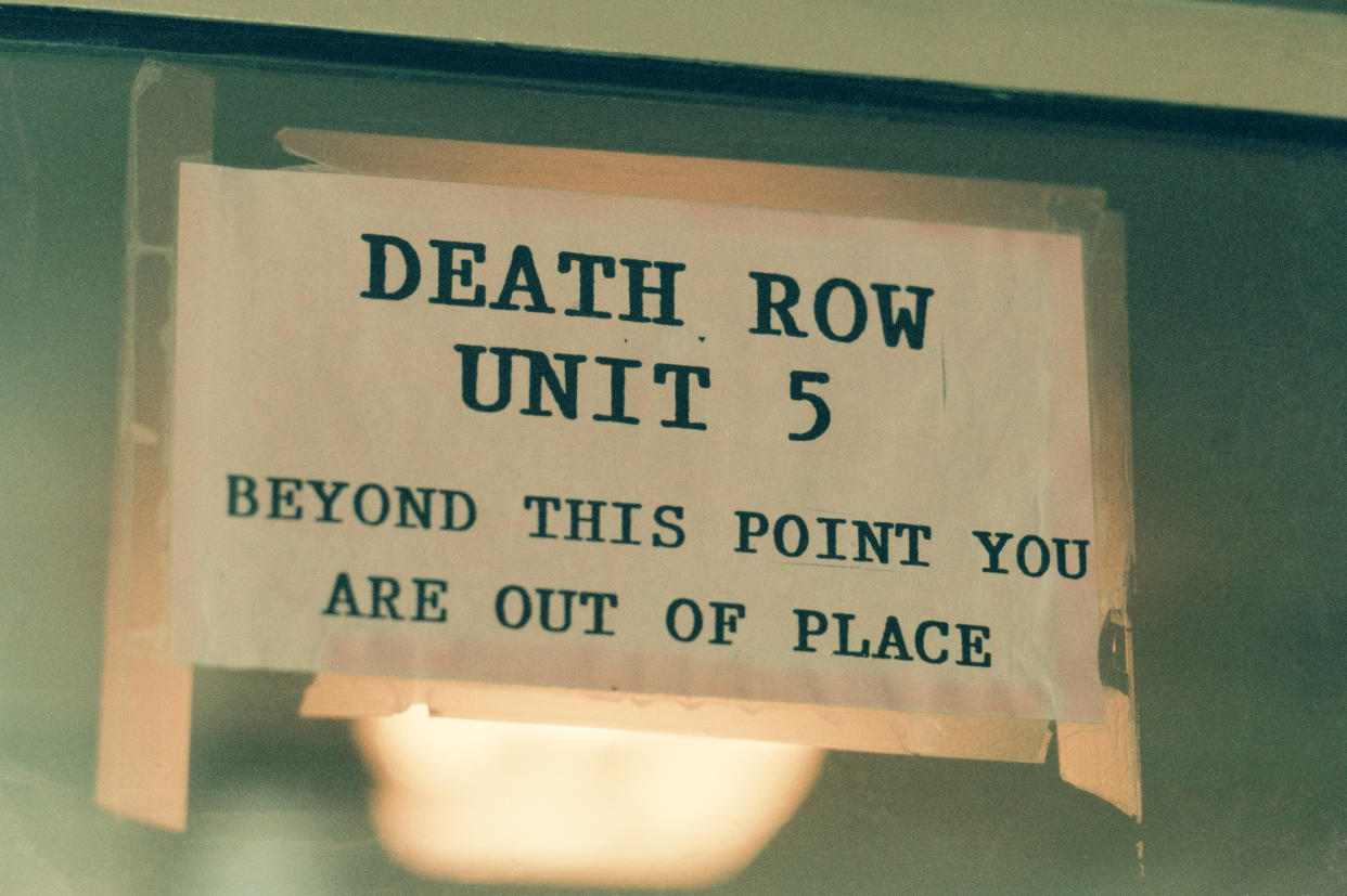 A sign for Unit 5 of Death Row, in a U.S. prison, circa 1990. (Photo by Michael Brennan/Getty Images)