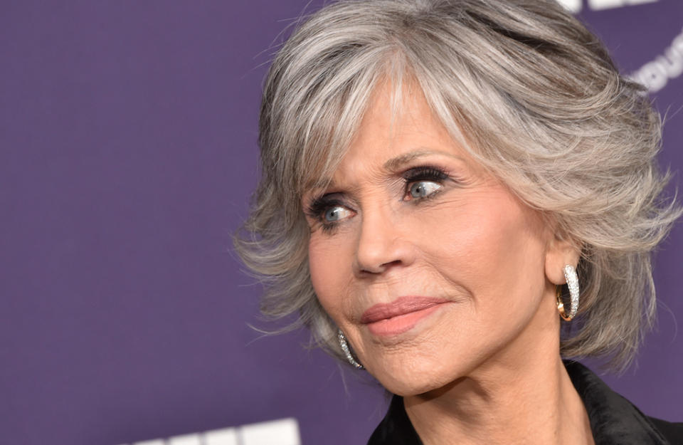 Malgré l'âge et le temps qui passe, l'actrice Américaine Jane Fonda ne perd rien de sa beauté. Son secret ? Prendre soin de sa peau. (Photo by Chris DELMAS / AFP) 