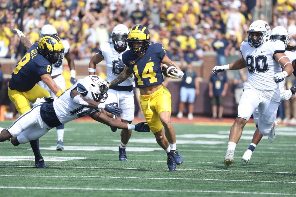 Michigan Wolverines wide receiver Roman Wilson runs the ball against the Connecticut Huskies during the first half at Michigan Stadium, Saturday, September 17, 2022.