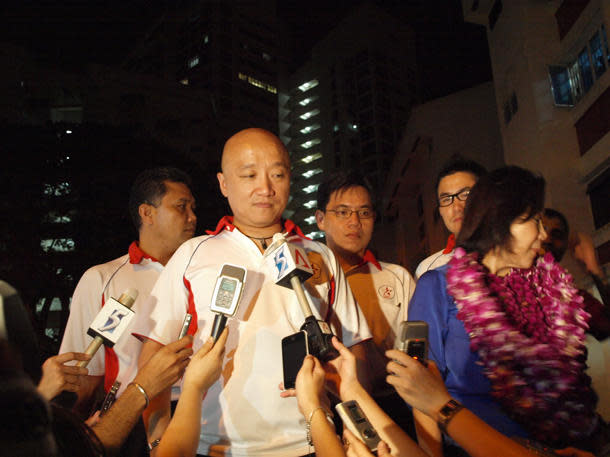 SPP's Benjamin Pwee addresses the media upon the candidates' return to Potong Pasir, following the final vote count for the SMC on Polling Day. (Yahoo! file photo)