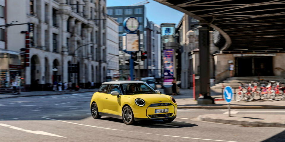 La nouvelle Mini Cooper Electric peut parcourir plus de 300 km avant de devoir être rechargée. - Credit:Bernhard Filser