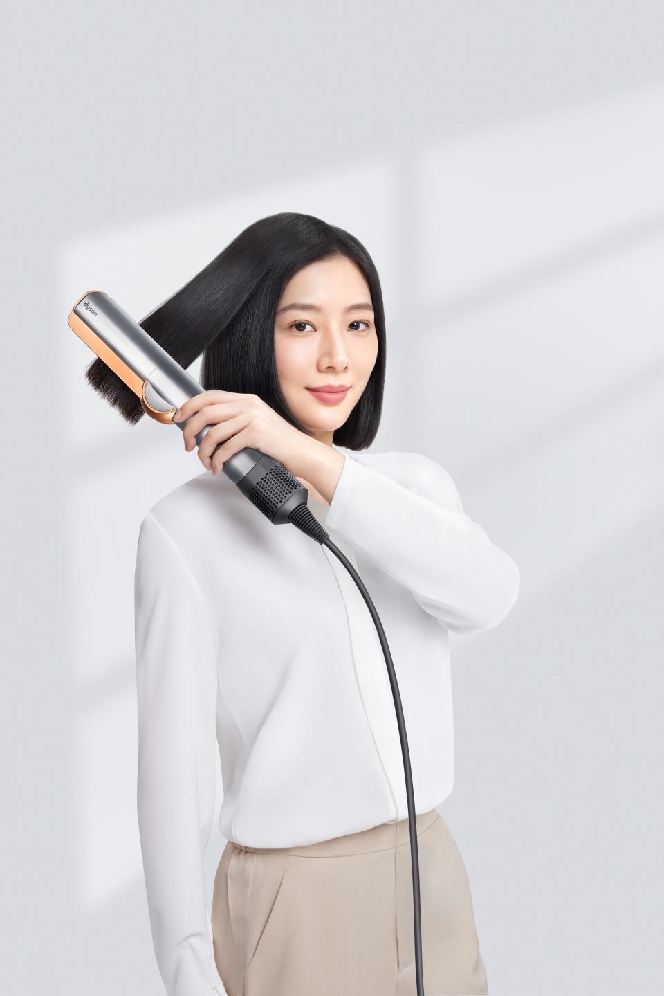 Dyson Airstrait二合一吹風直髮器設有「濕髮」和「乾髮」兩種造型模式