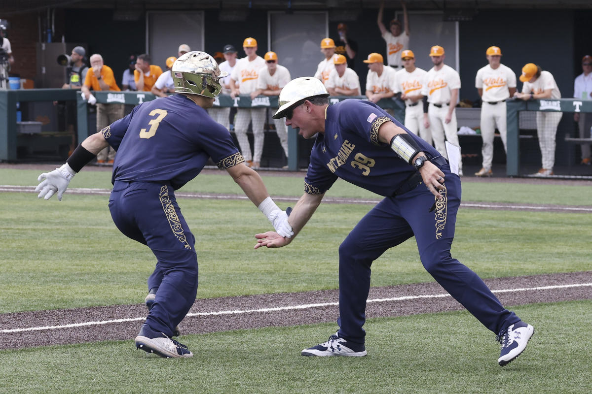 Notre Dame stuns No. 1 seed Tennessee to advance to College World