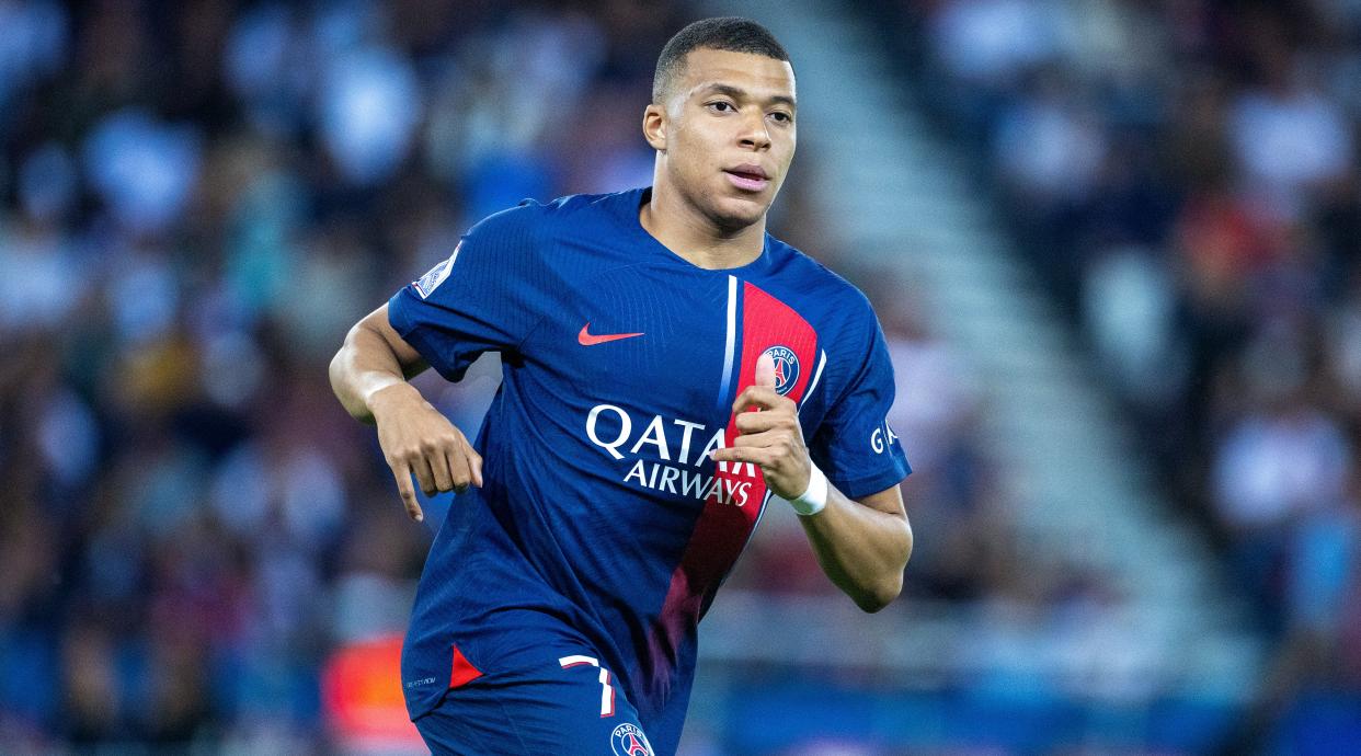  Kylian Mbappe of PSG running during a match 