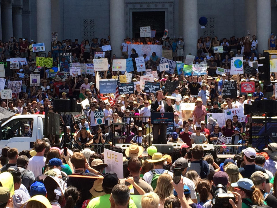 A crowd of demonstrators, gathered for the March for Science Los Angeles rally, listened to speakers in front of City Hall on April 22, 2017. <cite>Calla Cofield/Space.com</cite>