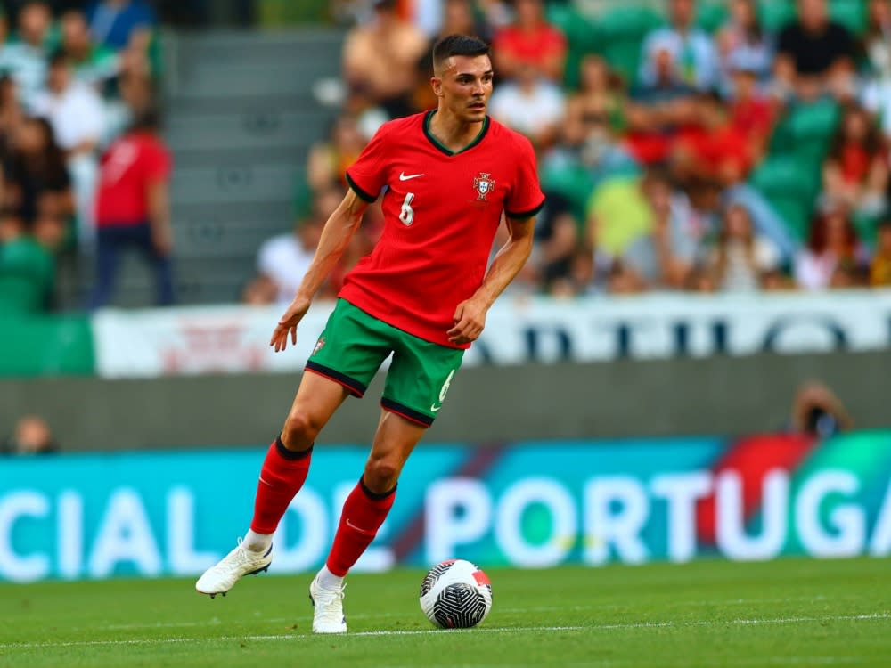 Wechsel zum FC Bayern im zweiten Versuch? Portugals Nationalspieler Joao Palhinha. (IMAGO/Fernando Soares)