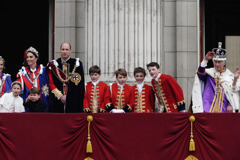 Princess Charlotte, the Princess of Wales, Prince Louis, the Prince of Wales, the Pages of Honour including Prince George (centre) and King Charles III on the balcony of Buckingham Palace following the coronation.<span class="copyright">Jordan Pettitt—PA Images/Getty Images</span>