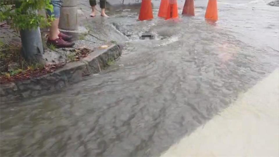 雷聲隆隆徹夜難眠　一早買完菜又遇雨彈襲擊