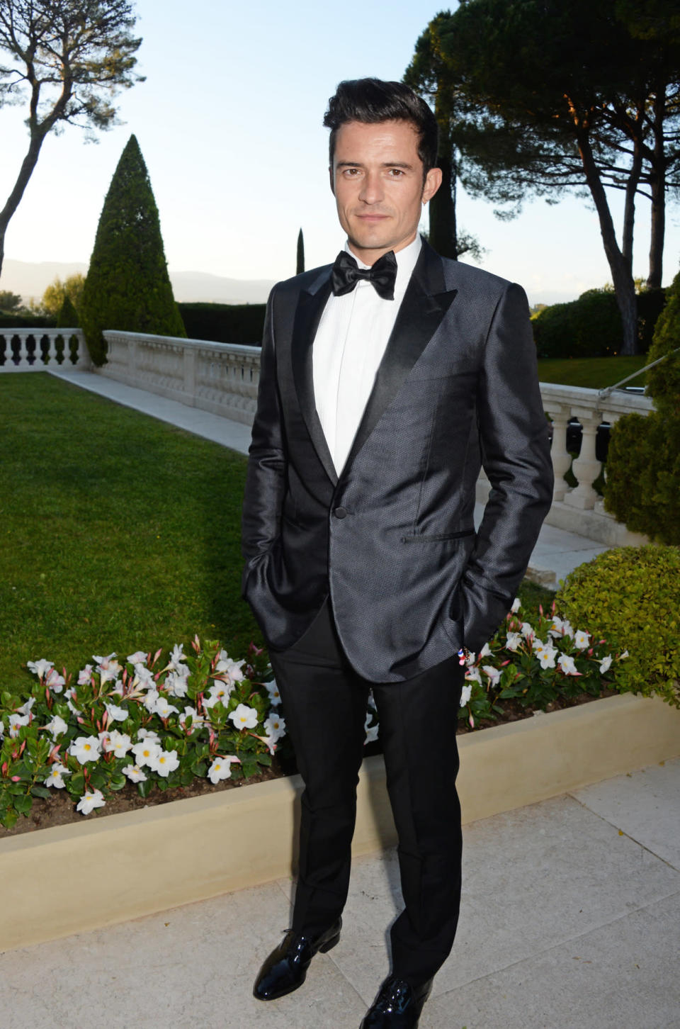 Orlando Bloom wearing a sliver tuxedo 