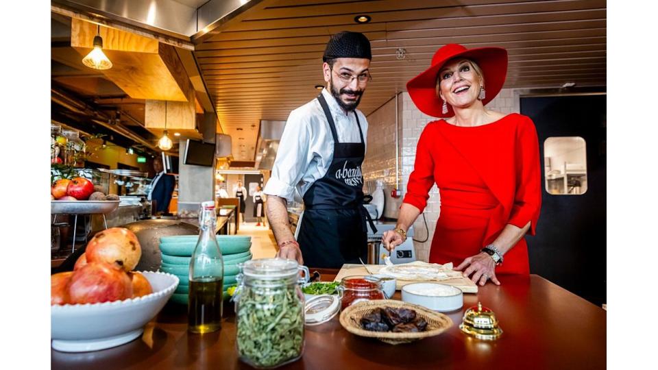 Queen Maxima cooking with chef