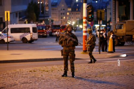 Belgian troops take up position following an explosion at Central Station in Brussels, Belgium, June 20, 2017. REUTERS/Francois Lenoir