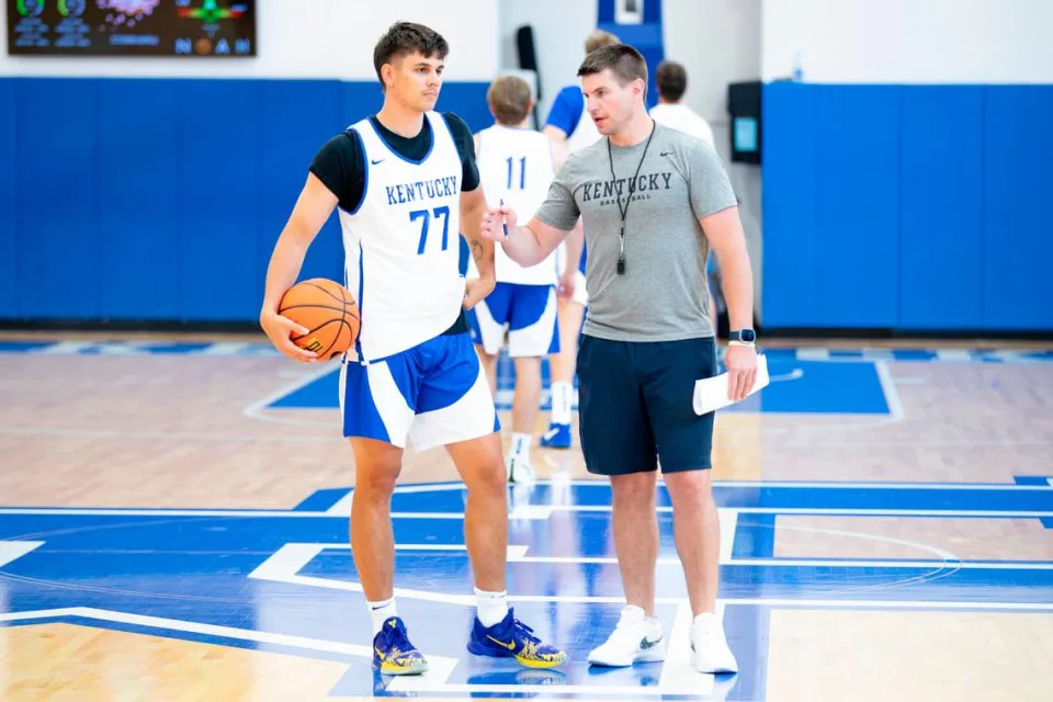 UK assistant coach Cody Fueger talks to senior point guard Kerr Kriisa during the Wildcats’ first summer practice June 17.