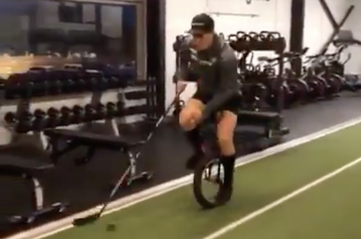 Vancouver Canucks forward prospect Nils Höglander is practicing his stick-handling in an innovative way. (Twitter/@BuckFoston_)