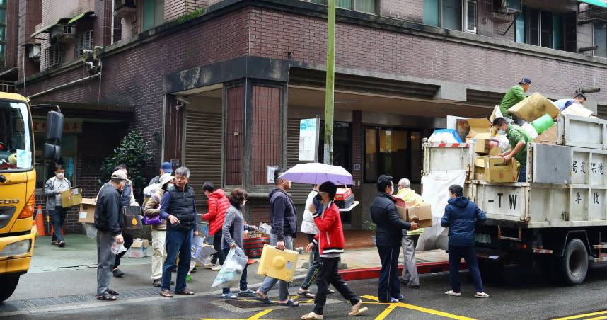 春節期間各縣市垃圾清運時間不同，提醒民眾要注意。（圖／黃鵬杰攝）