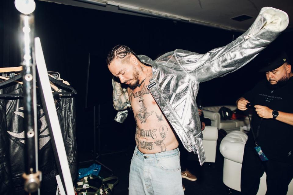 J Balvin pictured backstage at his Barcelona show in May 2024 (Gaby Deimeke)