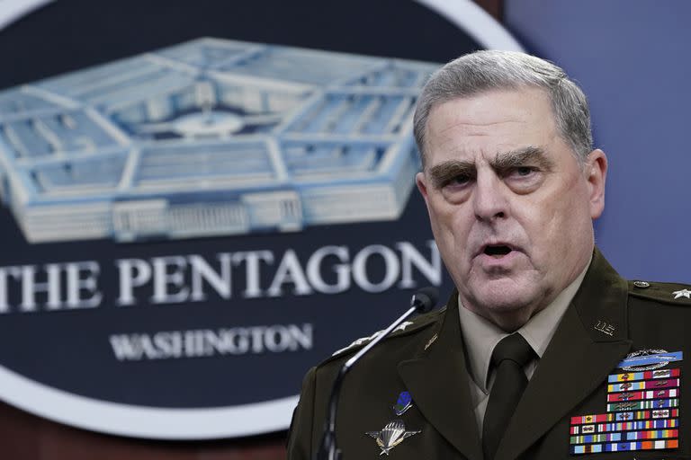 El jefe del Estado Mayor conjunto, general Mark Milley, hace declaraciones en el Pentágono, en Washington, sobre el fin de la guerra en Afganistán, el 1 de septiembre. (AP Foto/Susan Walsh)