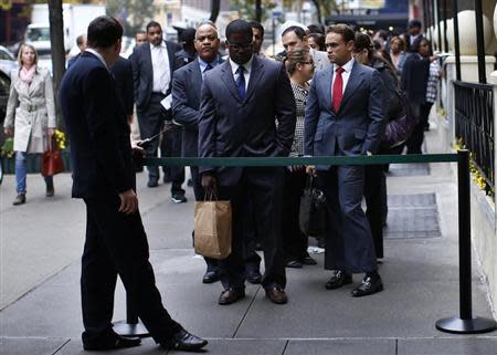 Job seekers stand in line to meet with prospective employers at a career fair in New York City, October 24, 2012. REUTERS/Mike Segar