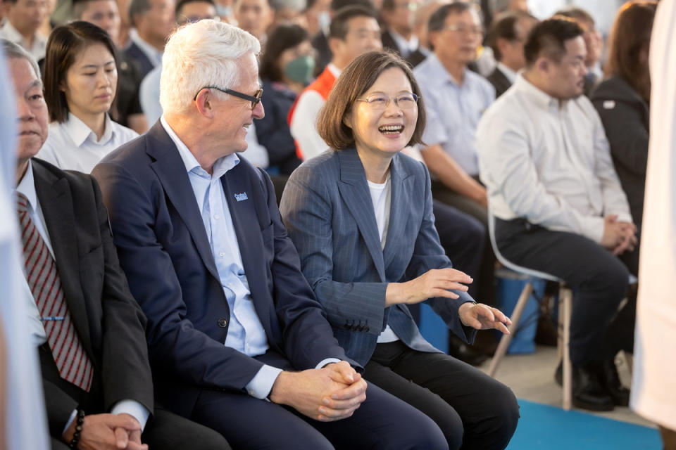  蔡英文前往台中港，出席大彰化東南及西南第一階段離岸風場完工併聯慶典。 圖：總統府提供 