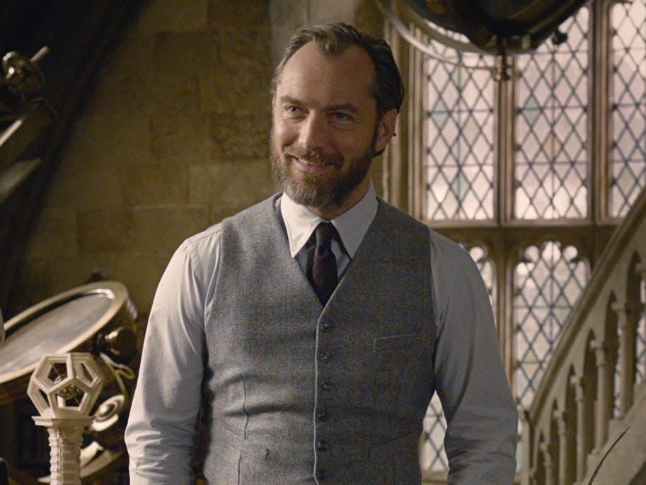 fantastic beasts jude law as young albus dumbledore