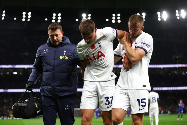 Tottenham vs Man United result, highlights from Premier League as Sarr and  Davies punish Fernandes miss