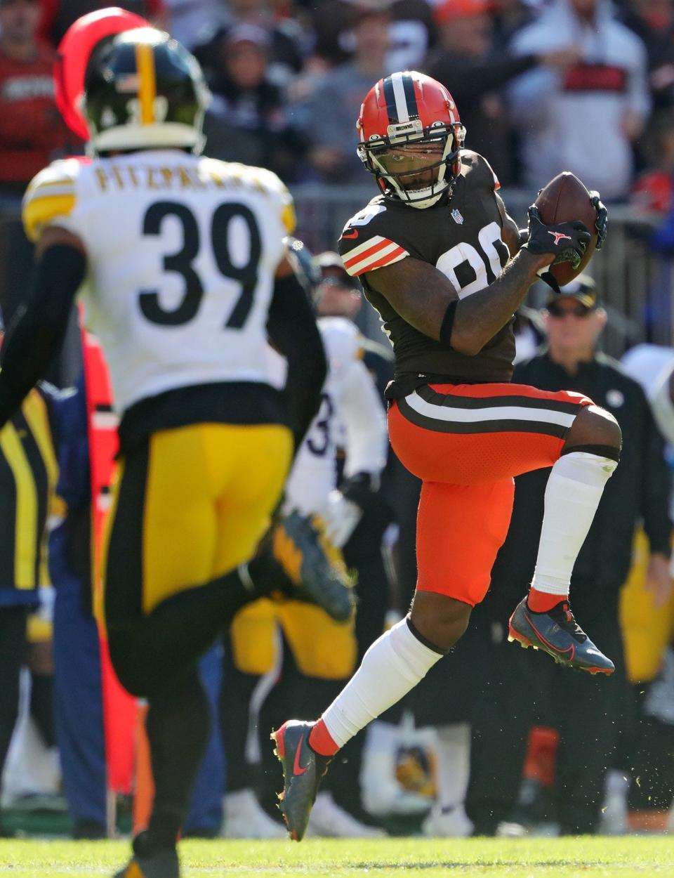 Cleveland Browns wide receiver Jarvis Landry (80) turns up the field after a reception during the first half of an NFL football game, Sunday, Oct. 31, 2021, in Cleveland, Ohio. [Jeff Lange/Beacon Journal]