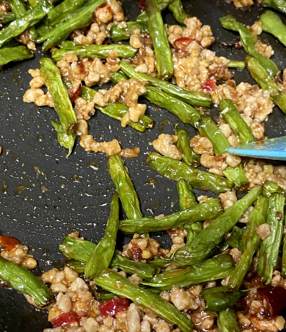 打風食譜合集│ 開冰箱即煮 鹽麴燒雞翼/番茄燜牛筋/乾煸四季豆/番茄南瓜雞湯 