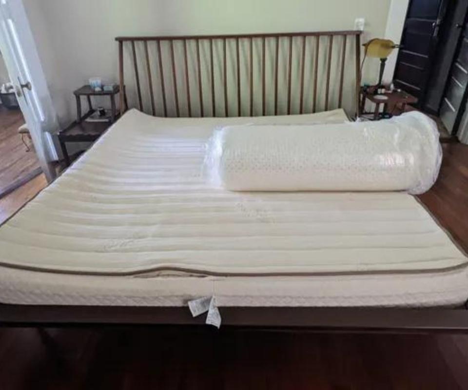 A latex layer on top of the PlushBeds Botanical Bliss Organic Latex Mattress.