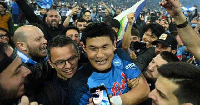 Manchester United-linked Kim Min-jae is mobbed by fans after Napoli win Serie A Credit: Alamy