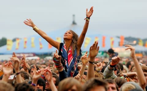 Crowds enjoying Vampire Weekend at Reading Festival 2009 - Credit: Simone Joyner