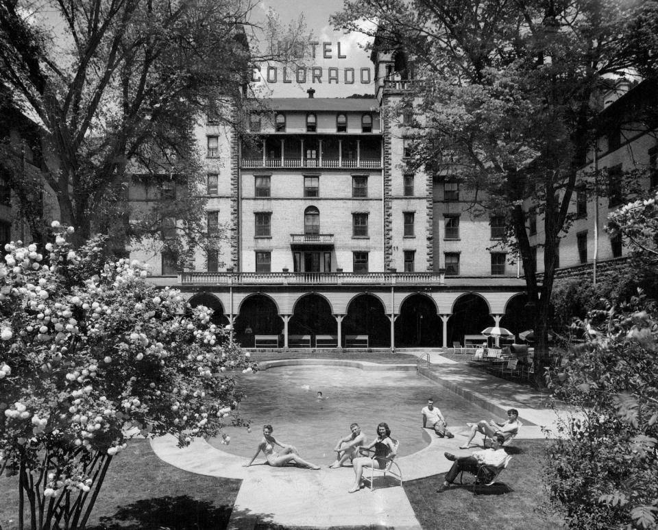 The exterior of the Hotel Colorado in 1951.