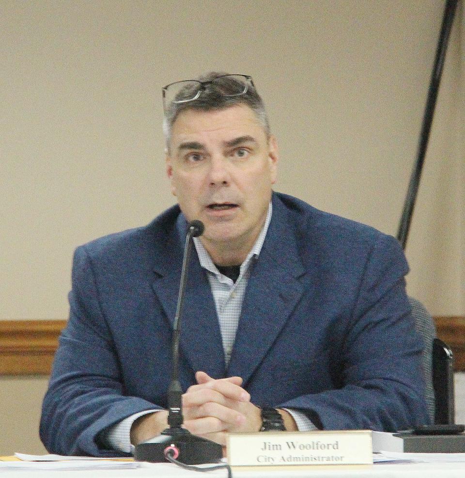 City Administrator Jim Woolford explains the proposed city budget for 2023-24 at a public meeting during the Pontiac City Council meeting Monday.