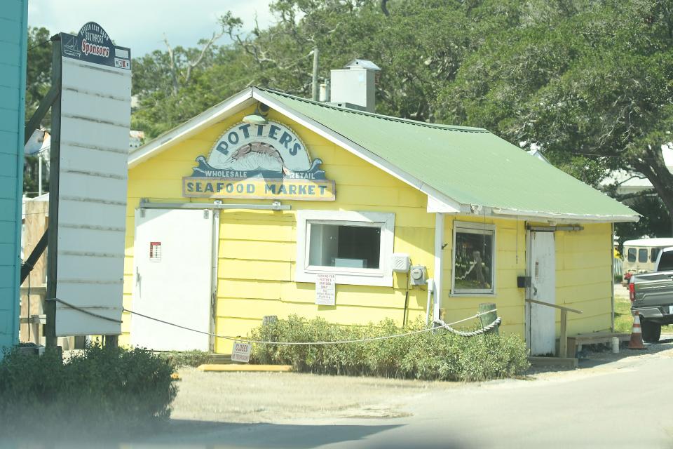 Potter’s Seafood Market in Southport, N.C. at Yacht Basin Dr. KEN BLEVINS/STARNEWS