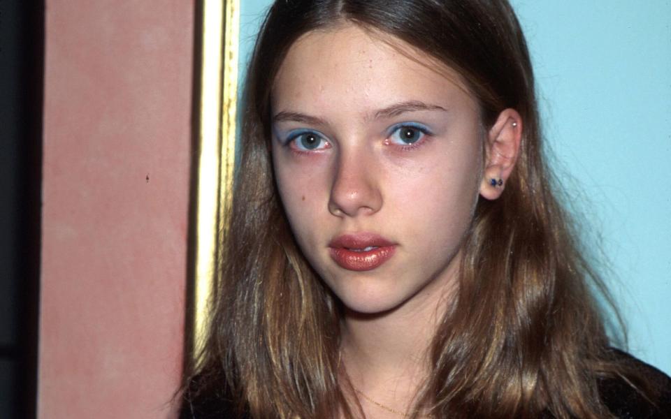 Na, haben Sie sie erkannt? Angesichts der späteren Erfolge von Scarlett Johansson vergisst man fast, dass sie schon als Teenager vor der Kamera stand. Sie ist bei Weitem nicht der einzige Ex-Kinderstar, der noch immer in der ersten Reihe Hollywoods steht und in jeder Hinsicht groß rausgekommen ist ... (Bild: Dave Allocca/DMI/The LIFE Picture Collection/Getty Images)