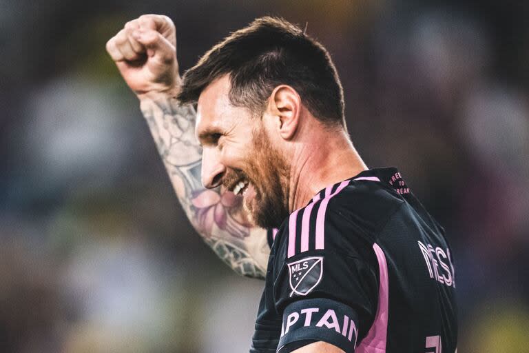 Lionel Messi convirtió dos goles en cinco minutos ante el Columbus Crew